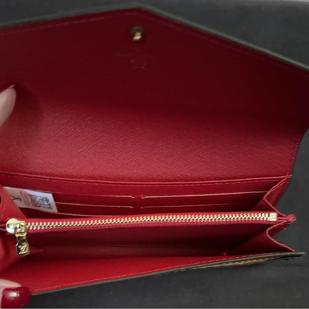 Gorgeous Brown Wallet with Multicolor Accents - Picture 4 of 4
